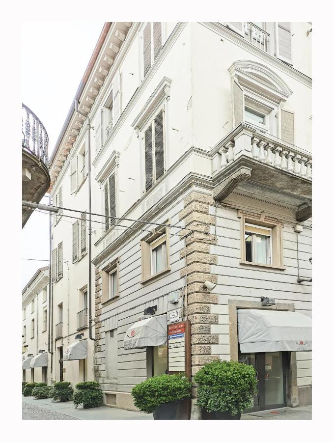 Due Dei Mille. Incantevole Casa In Centro Ad Alba Exterior foto