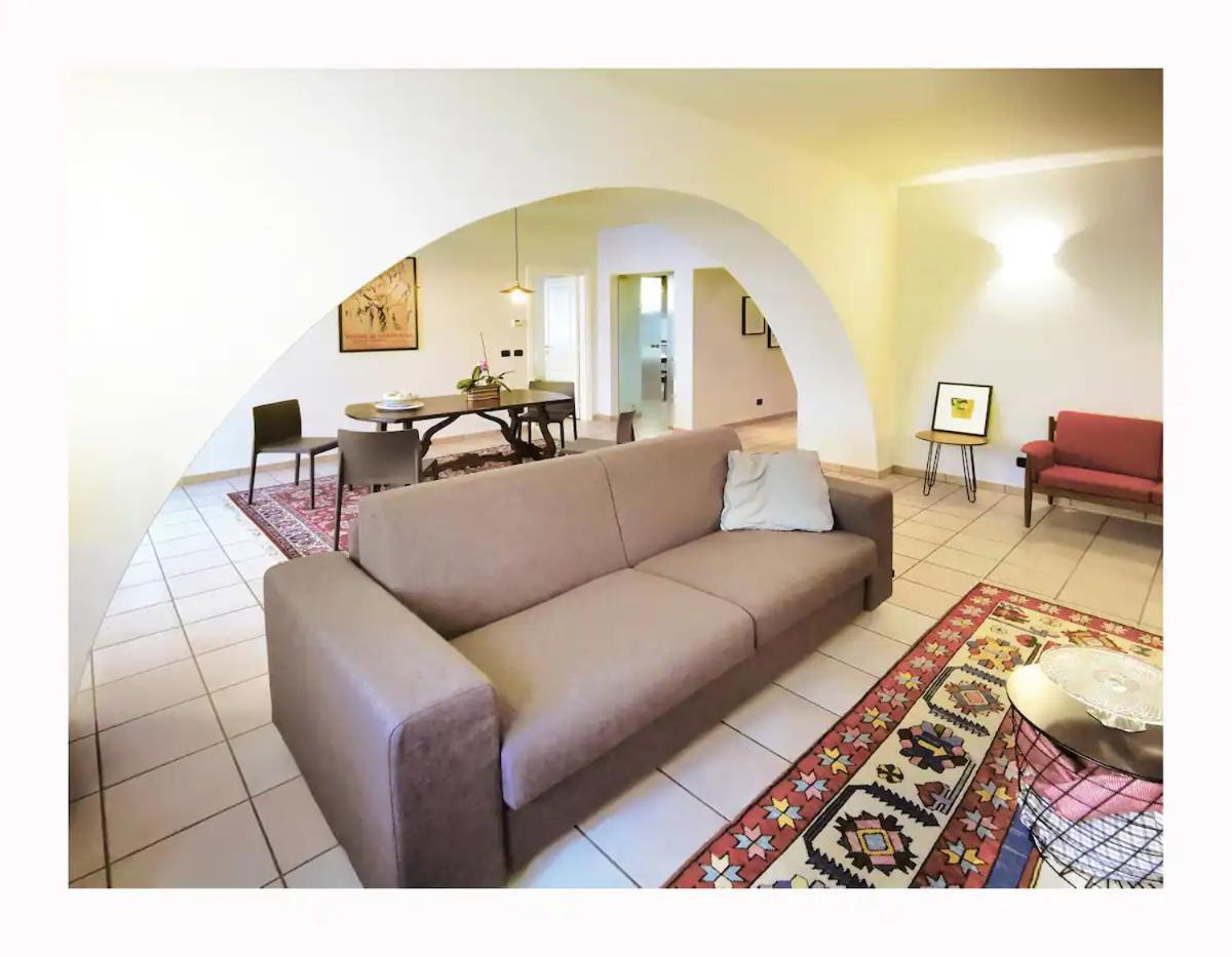 Due Dei Mille. Incantevole Casa In Centro Ad Alba Exterior foto